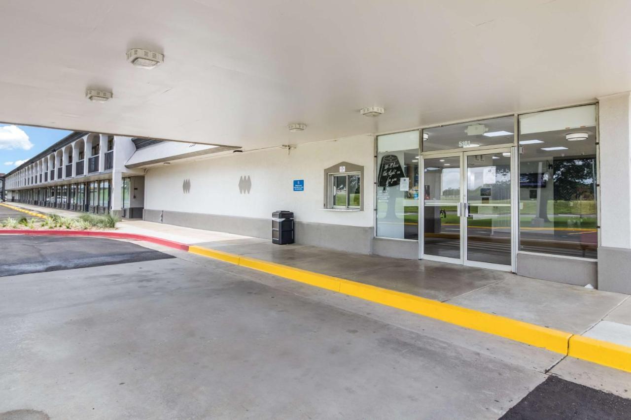 Motel 6 Groves, Tx Exterior photo